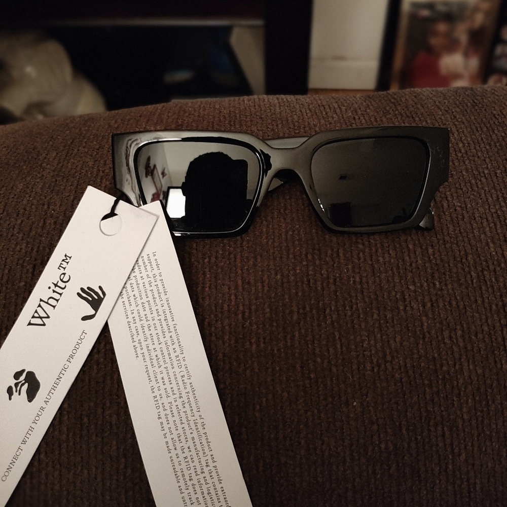 Off-White pink🩷/Black🖤 Sunglasses,With Signature All White Logo Pink